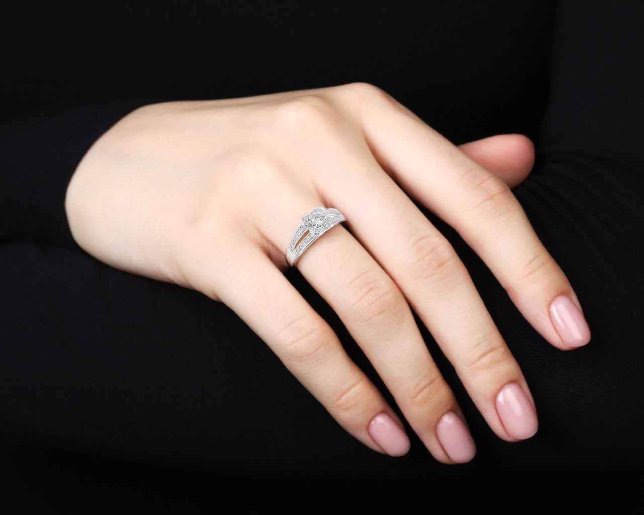 Rüyada tektaş yüzük görmek: Aşk mı, bağlılık mı, yeni başlangıç mı?