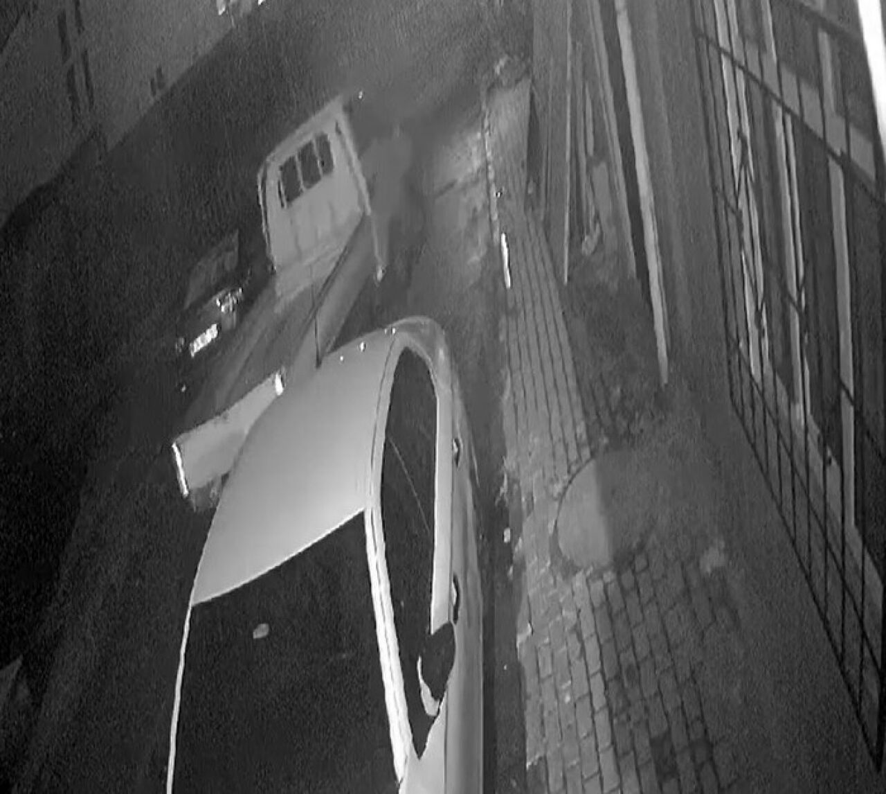 Ekipler görev başında: Kamyonet hırsızı kıskıvrak yakalandı