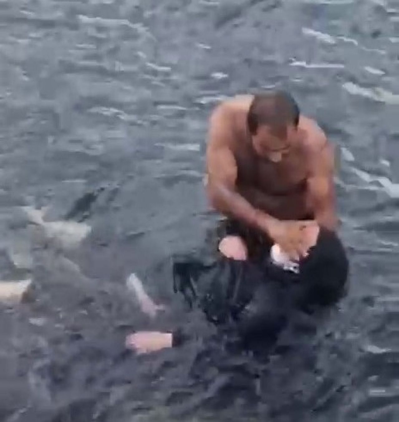 İstanbul'da bir kadın denize düştü!