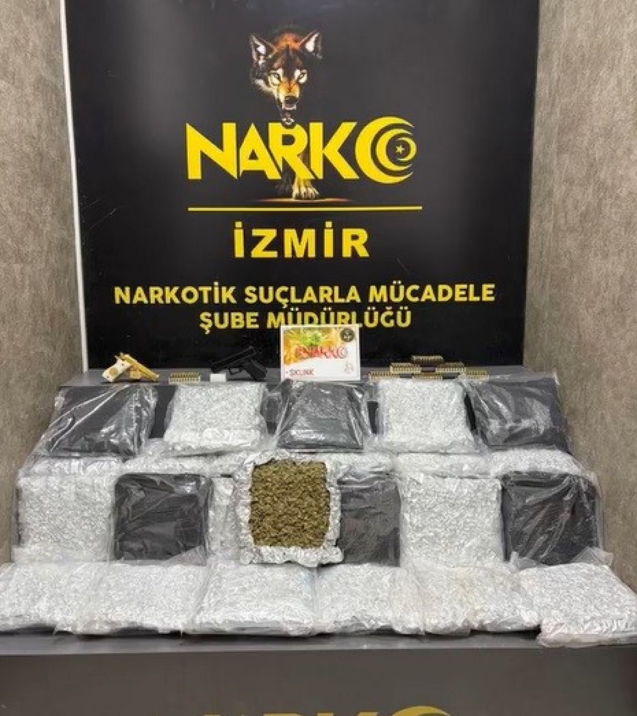 İzmir'de hediye paketlerinden uyuşturucu çıktı