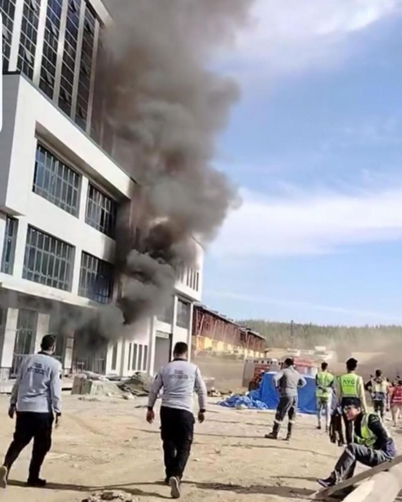 Panik anları: Hastanede korkutan yangın!