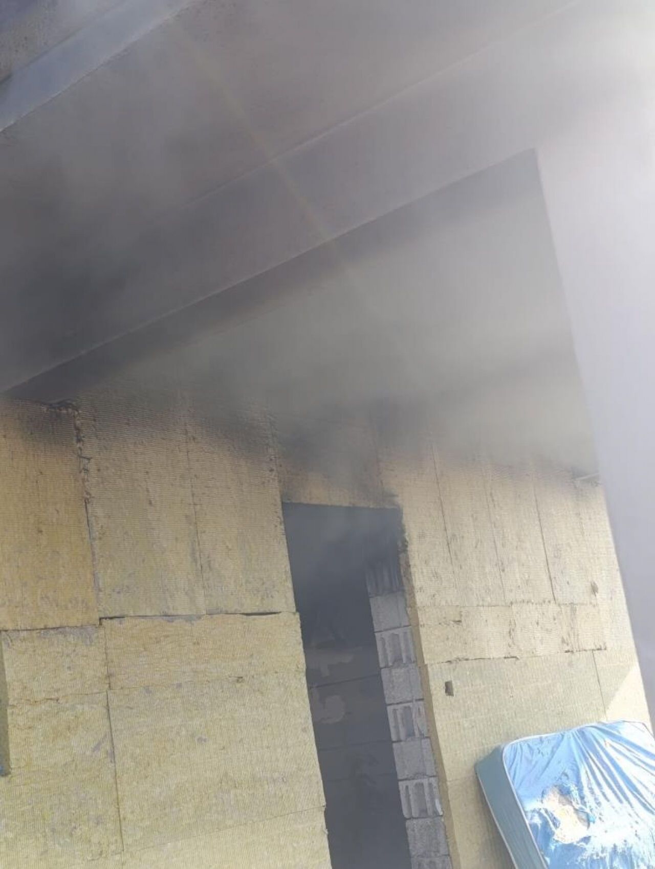 Panik anları: İşçilerin kaldığı evde yangın çıktı