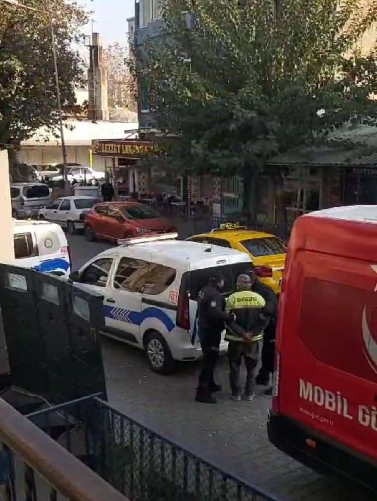 İzmir'de ekiplerden dolandırıcı avı: Hapis hükümlüsüne kıskıvrak!