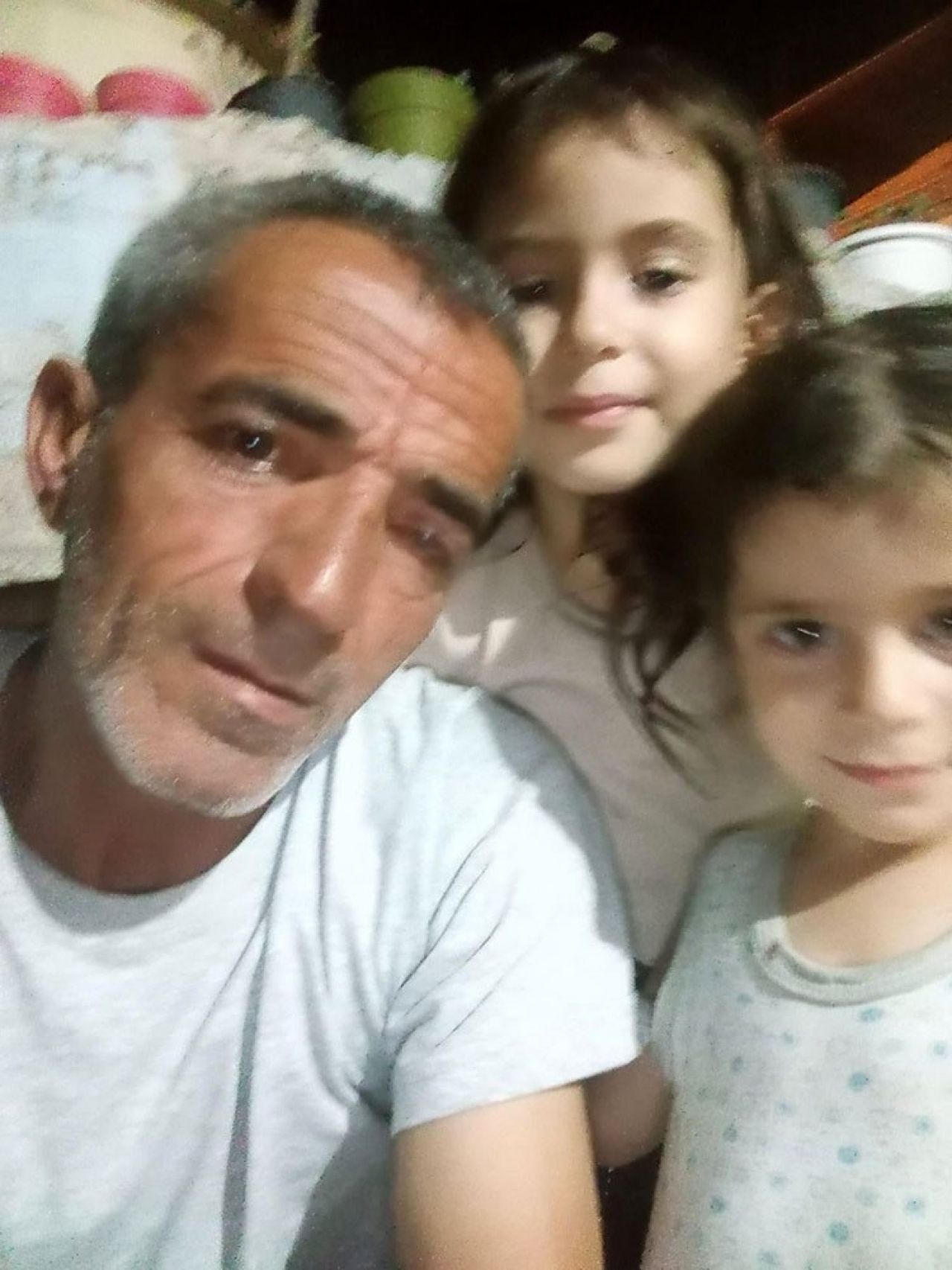 Acılı anne cenazede feryat etti: Hanginize yanayım