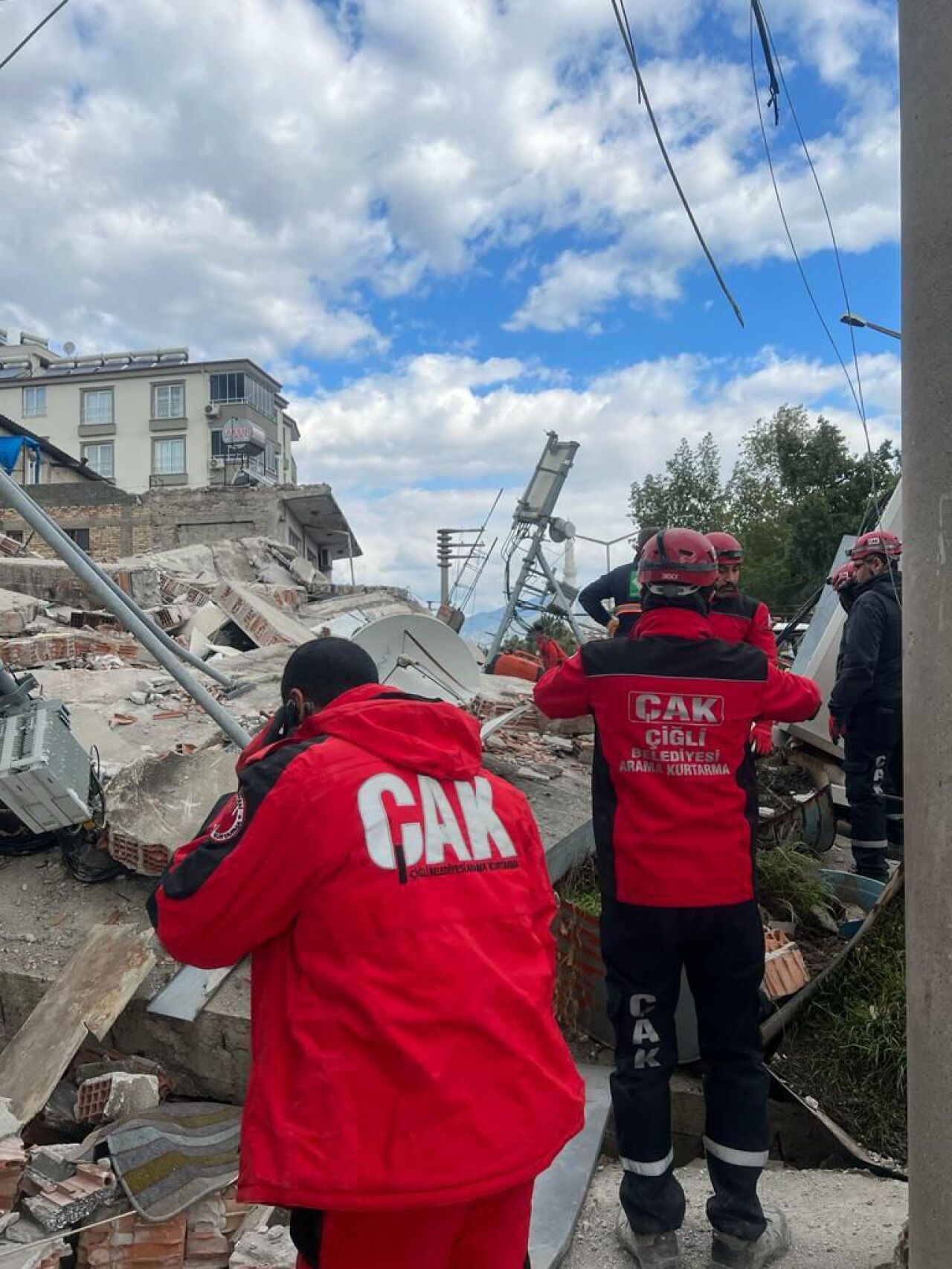 Çiğli Belediyesi, deprem tatbikatında zirveye oynadı!