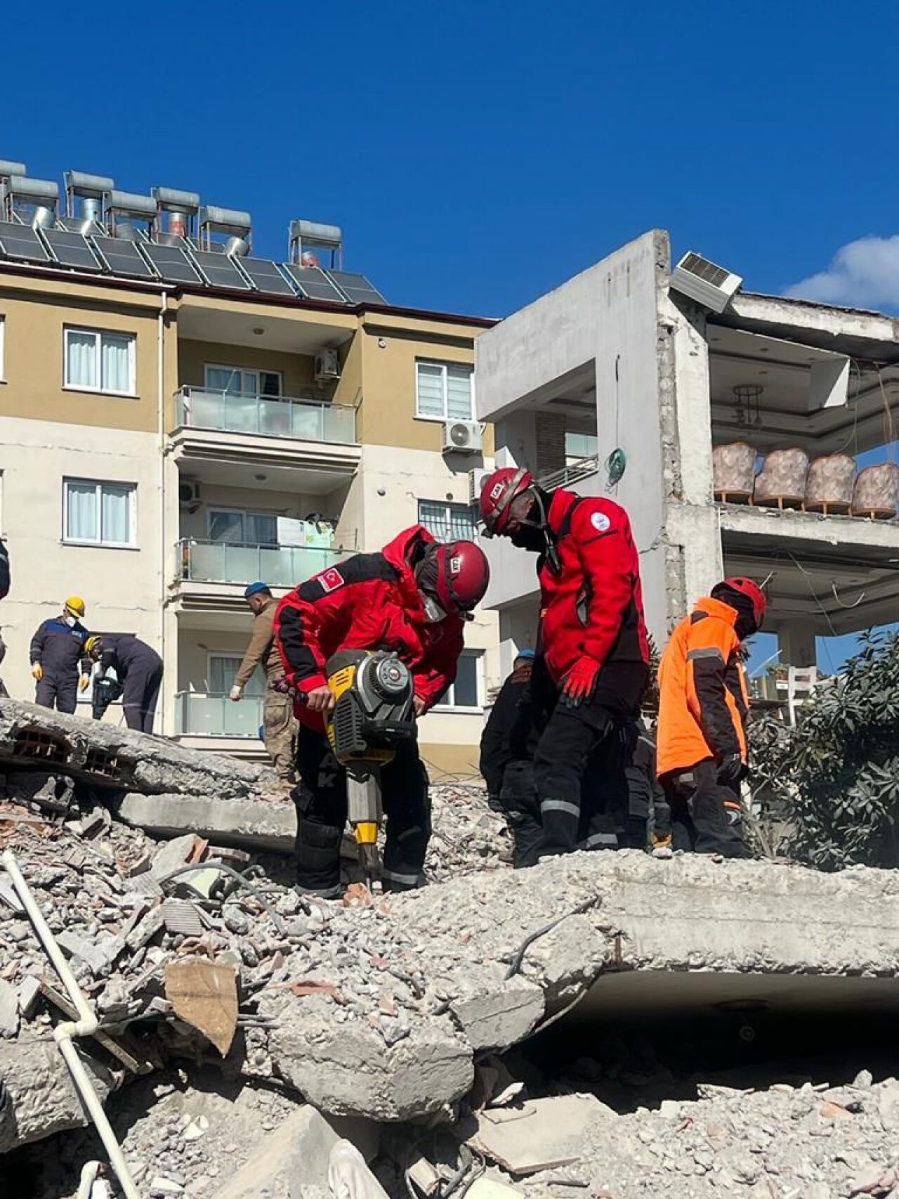 Çiğli Belediyesi, deprem tatbikatında zirveye oynadı!