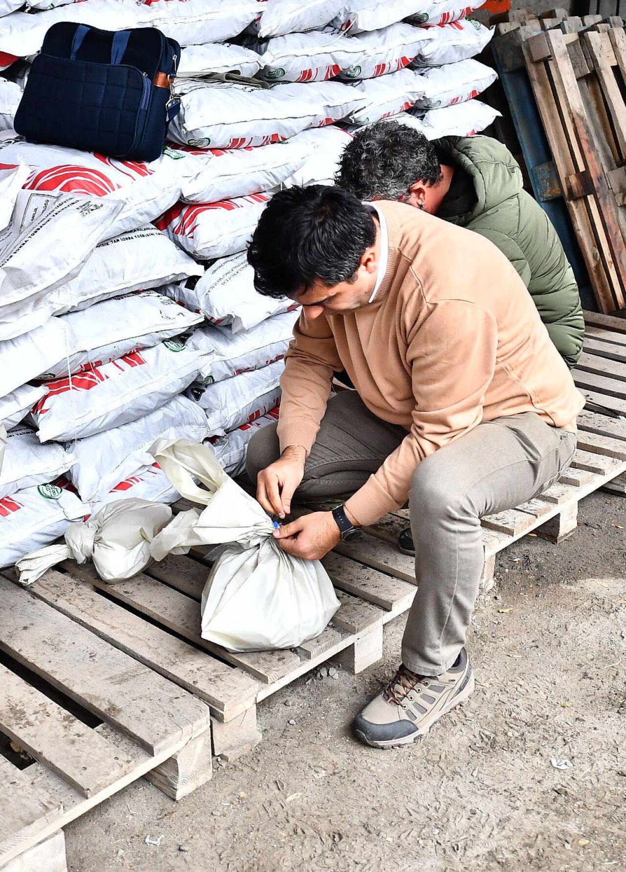 İzmir'de kaçak kömür denetimi
