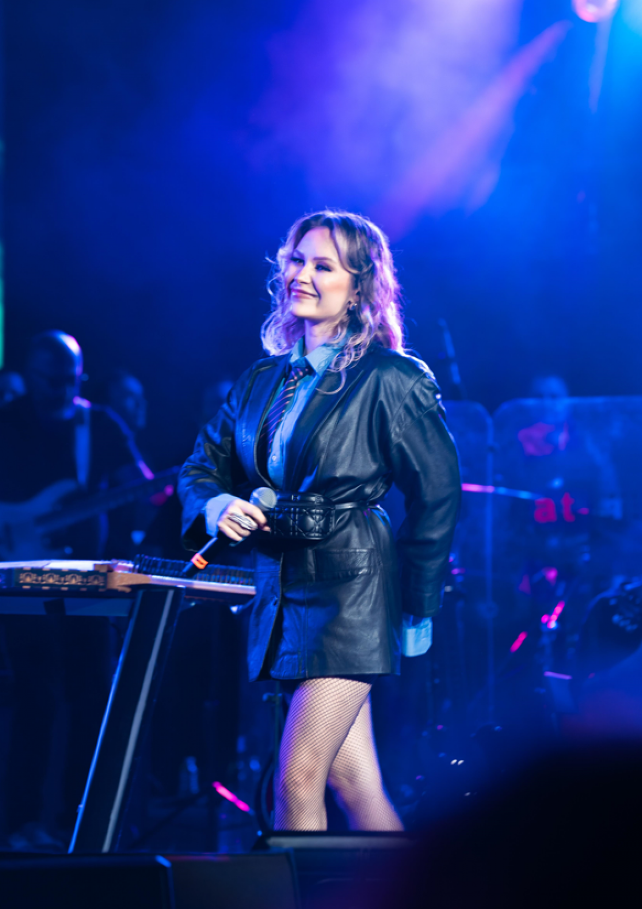 İzmirli Ceren, 'Sor bir kere' ile müzik listelerinde güçlü bir çıkış yakaladı