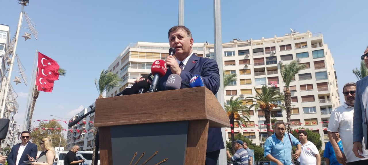 CHP İzmir'den coşkulu 30 Ağustos kutlaması