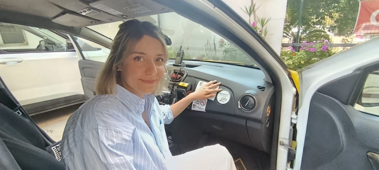 İzmir'de taksiler bağımlılıkla mücadelede farkındalık taşıyor