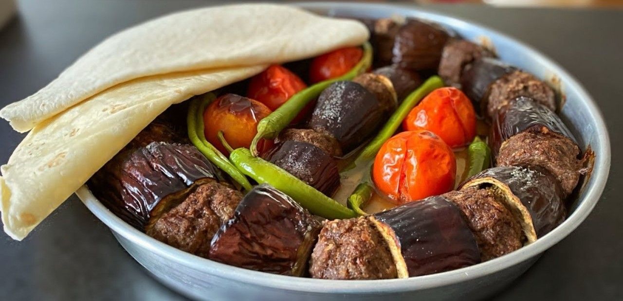 Fırında etli patlıcan kebabı tarifi: Lokum gibi et, Köz tadında patlıcan!