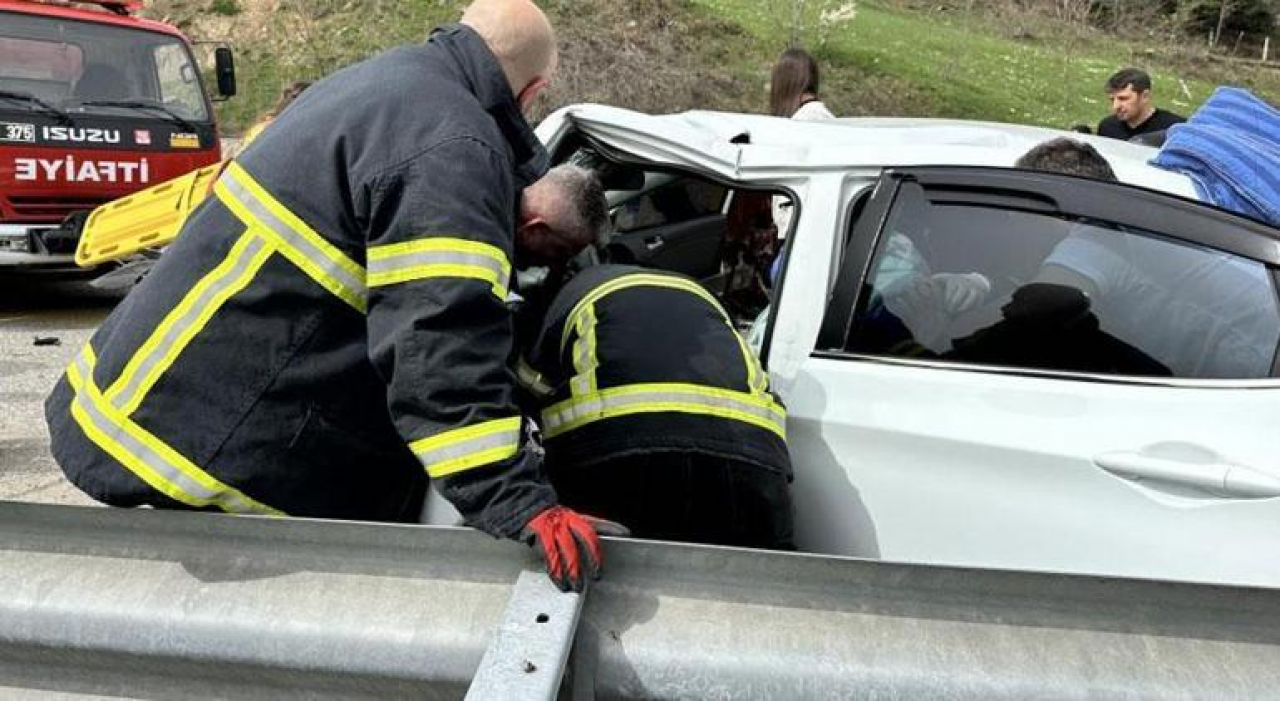 Kastamonu'da feci kaza! İki otomobil çarpıştı: 3 ölü, 4 yaralı