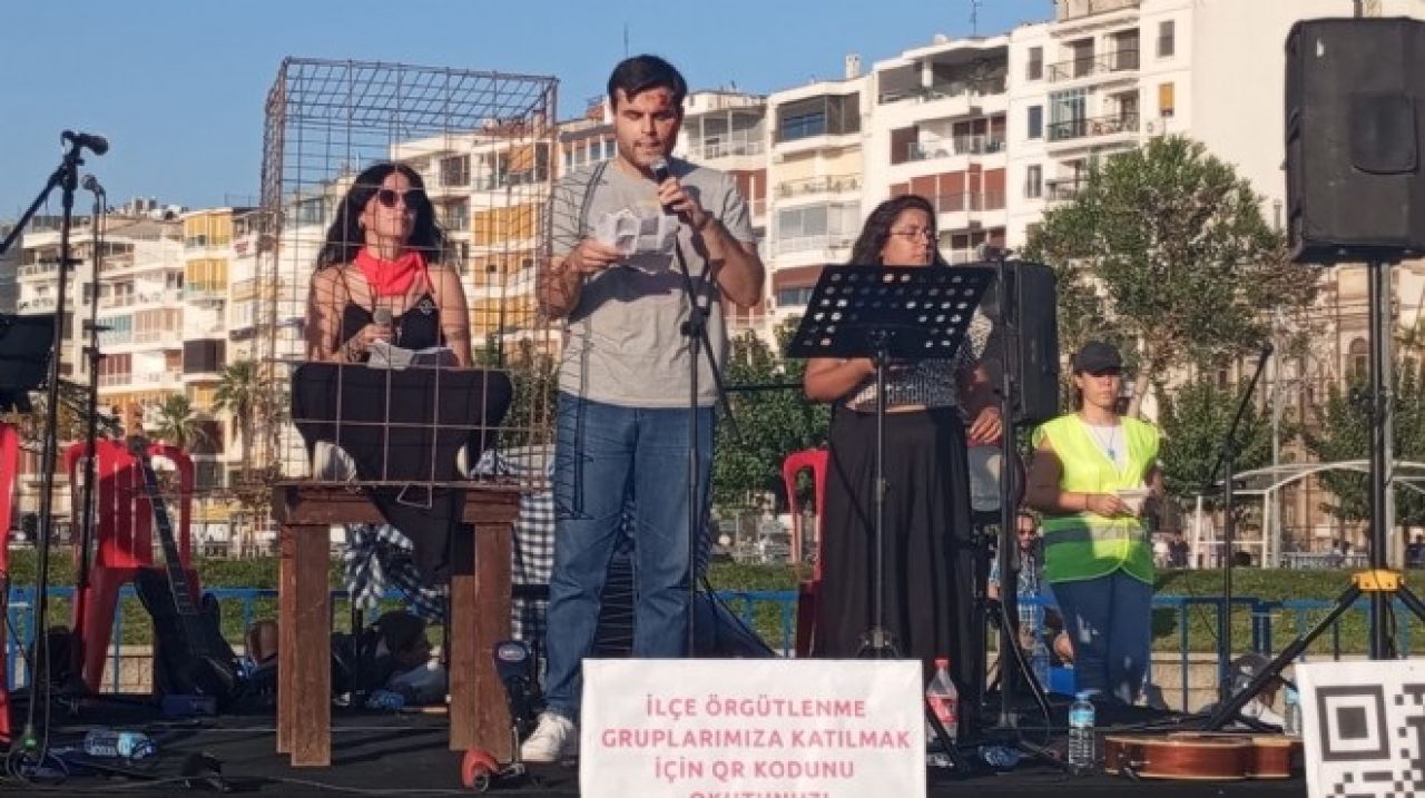 Sokak hayvanları için kafesli protesto: Aktivistler tek yürek oldu