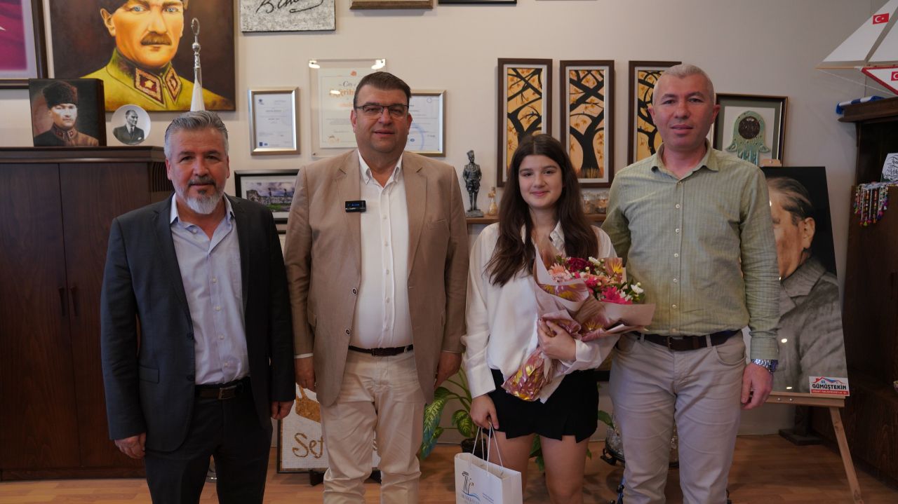 Seferihisar Belediye Başkanı İsmail Yetişkin, başkanlık makamını devretti