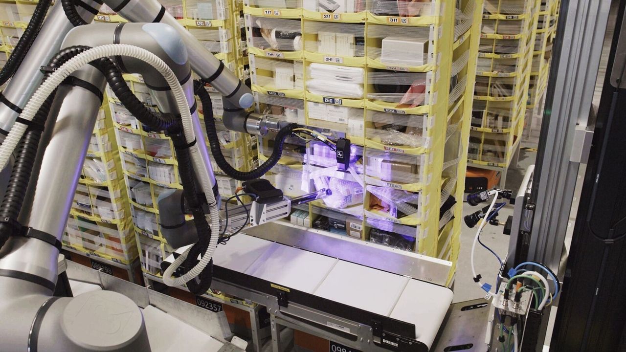 Amazon’un hisseden robotu Vulcan depolara girdi: İnsan gücünün yerine geçecek mi?