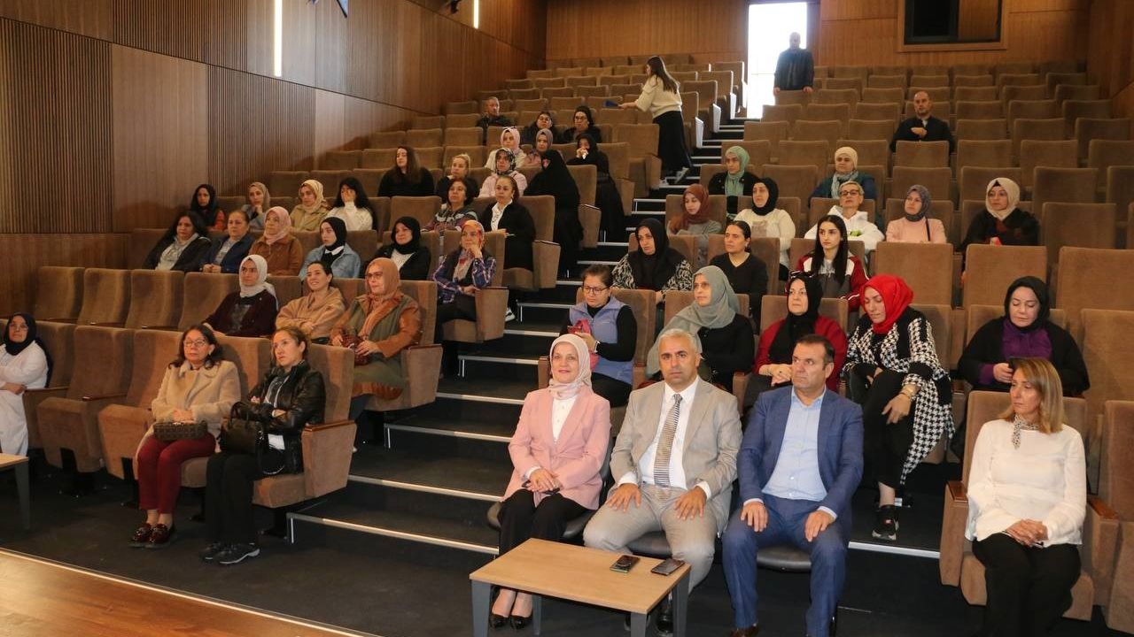 Çocuklar dijital dünyada güvende mi? Akran zorbalığı ve bağımlılık tehlikesi!