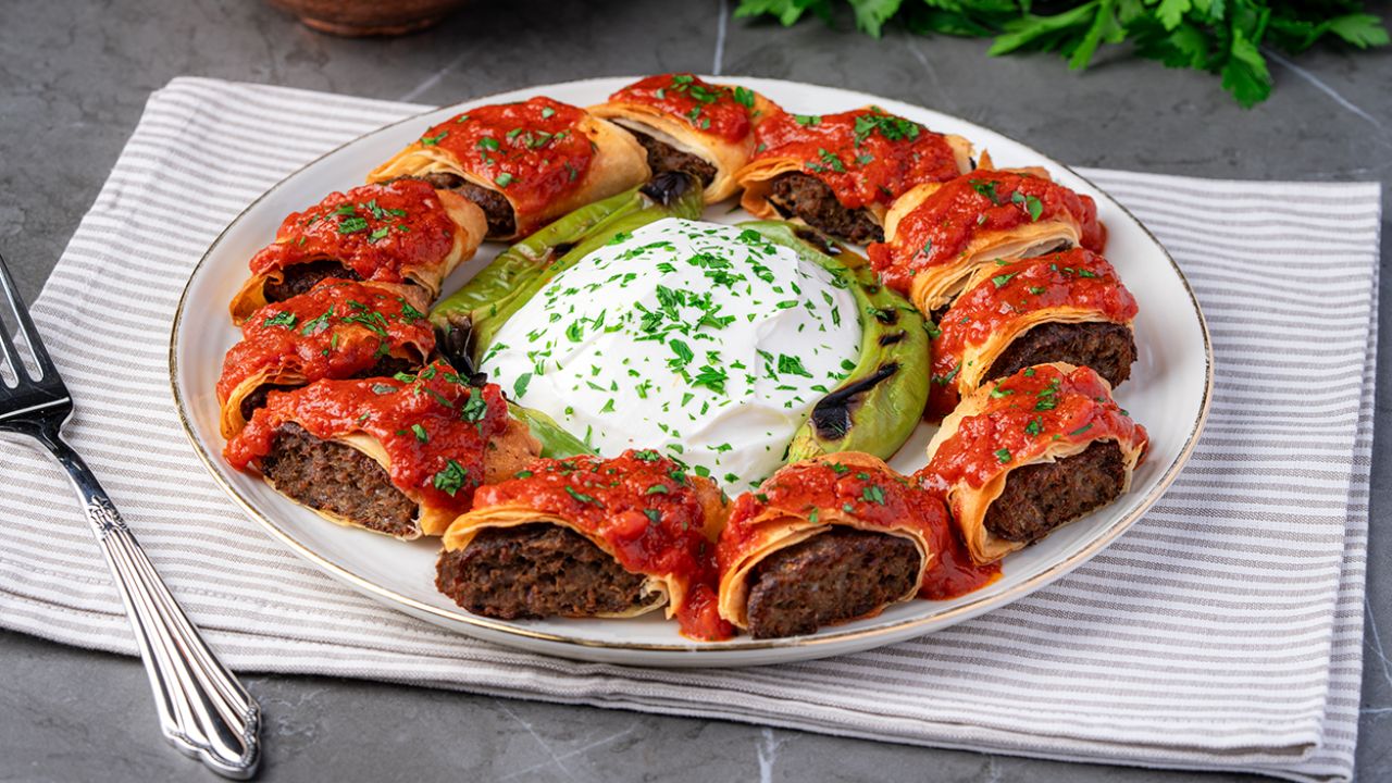 Şefler bile bu tarifi kıskanacak! Beyti kebabı artık evde