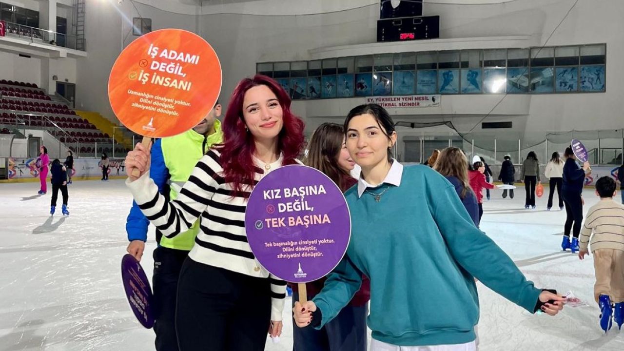 İzmir’de kadınlar buz üzerinde farkındalık yarattı