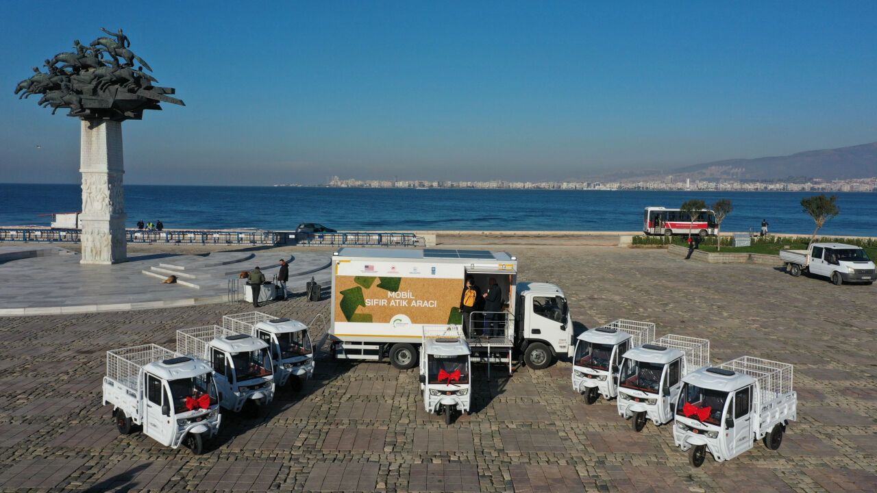 Konak’tan Sıfır Atık atağı: Atık yönetimine UNDP’den 11 araçlık destek