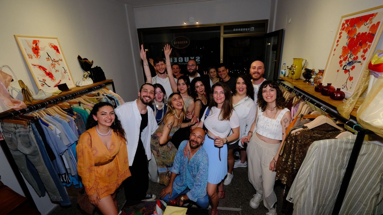 Tarihi Kemeraltı’nda Vintage Moda Defilesi ile zamanda yolculuk