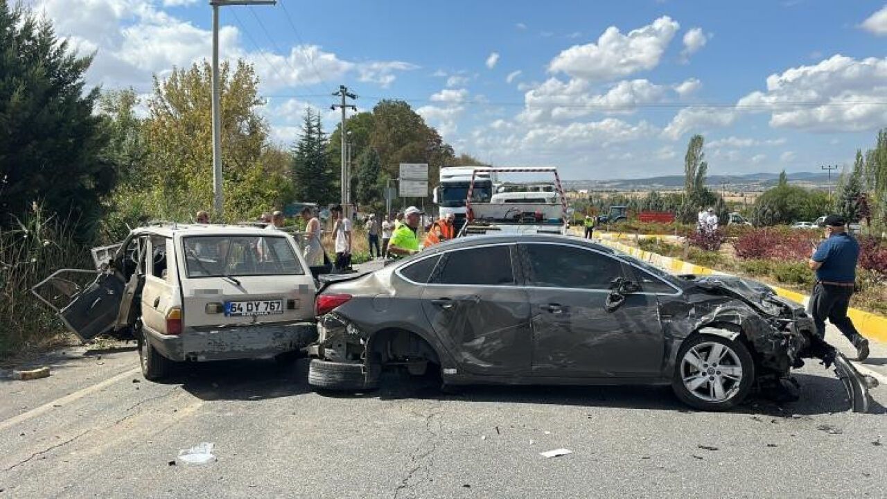 Uşak'ta trafik kazası: Ölü ve yaralılar var