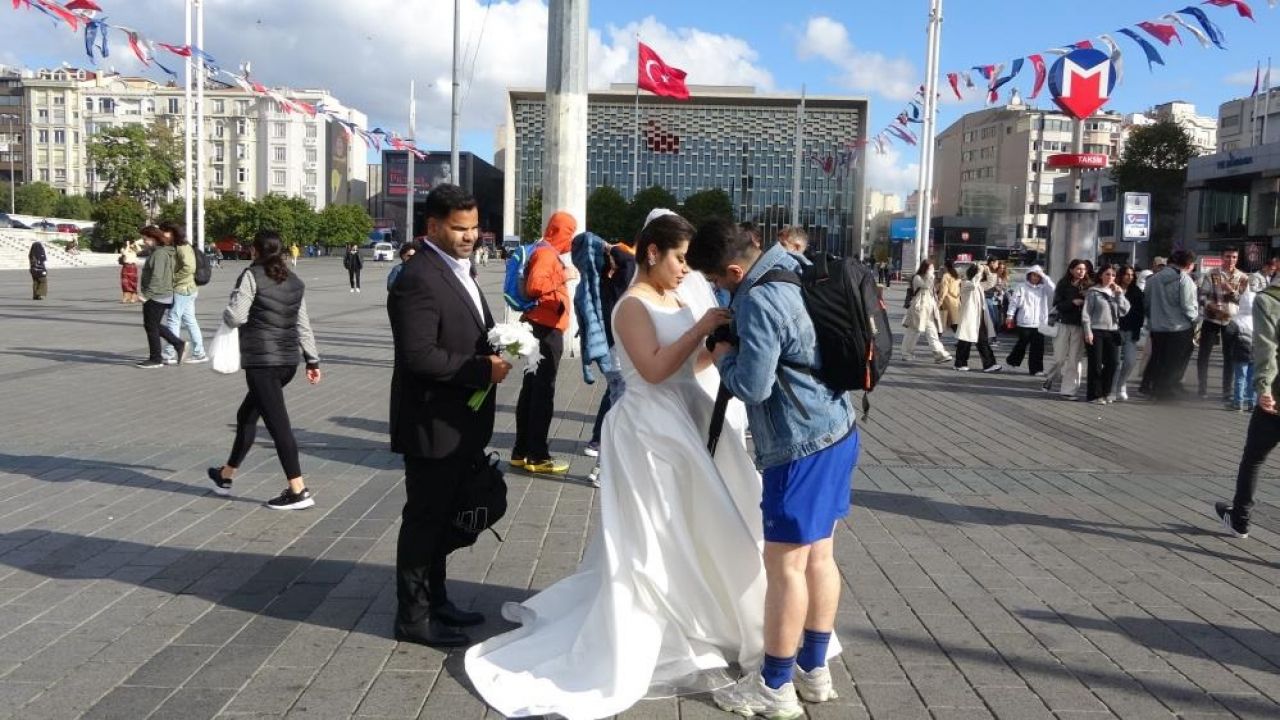 İstanbul'da İranlı çifte turistten sürpriz destek!