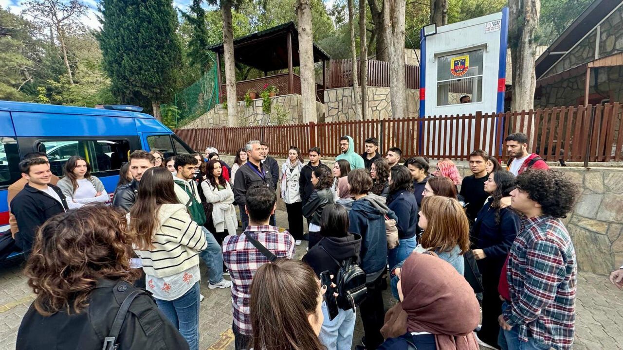 Gençler İzmir'in tarihini keşfe çıkıyor!