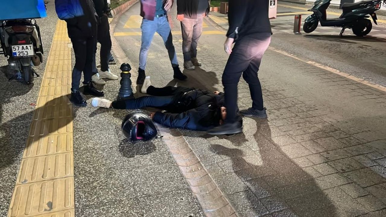 Sinop'ta korkunç kaza: motosiklet ve araç çarpıştı!