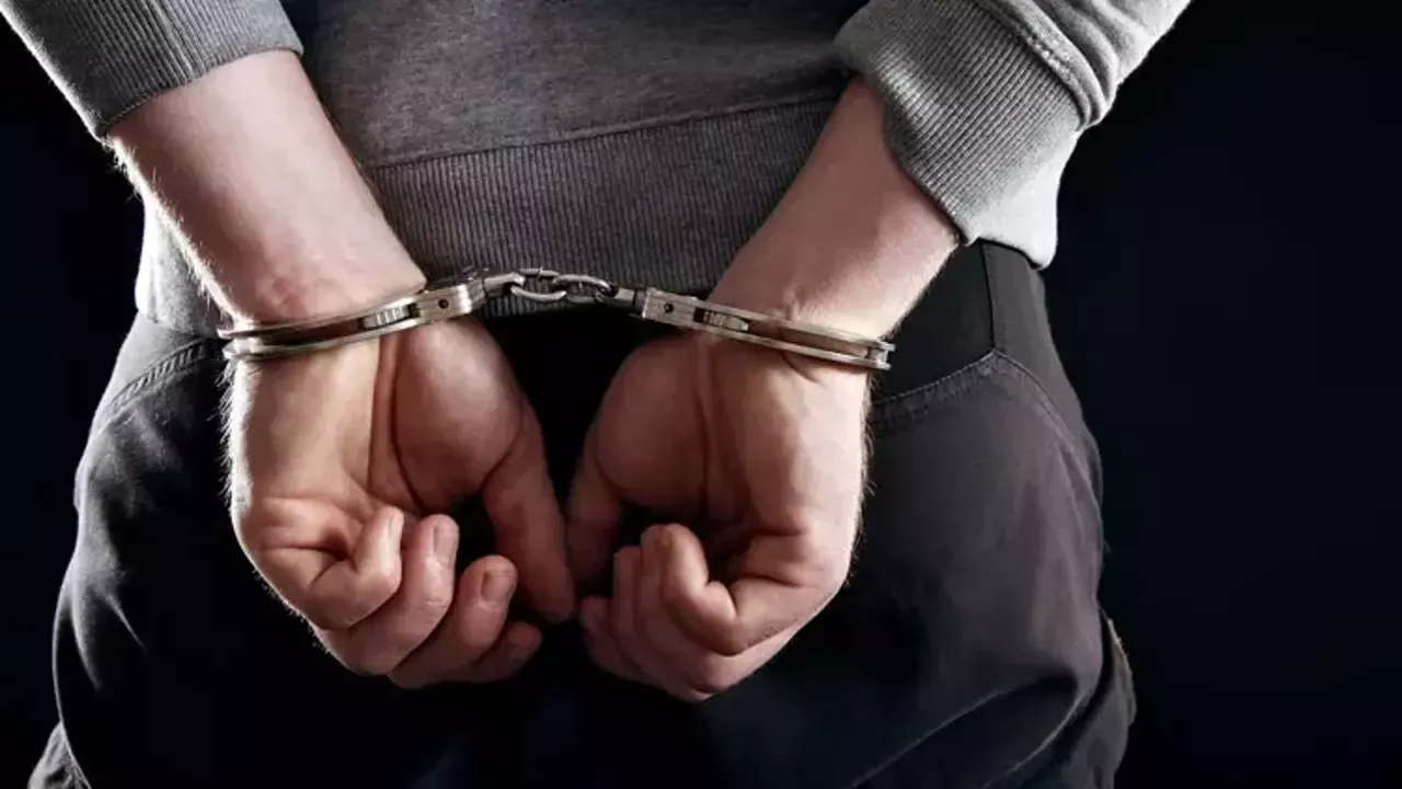 Rüyada kelepçe görmek: Kısıtlanmış hisler mi, güçlü bir uyanış mı?