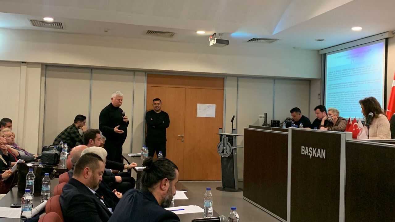 Karşıyaka Meclisi'nde 'Bilfen' çatlağı: CHP'den muhalefet, AK Parti'den destek