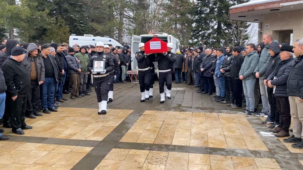 Motosiklet kazasında yaşamını yitirmişti: Polis memuru gözyaşlarıyla defnedildi