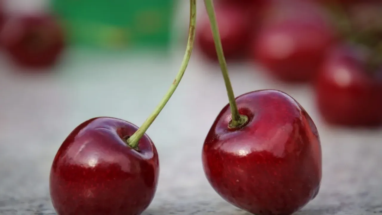 Rüyada kiraz görmek: Mutluluğun ve başarının kapıları mı aralanıyor?