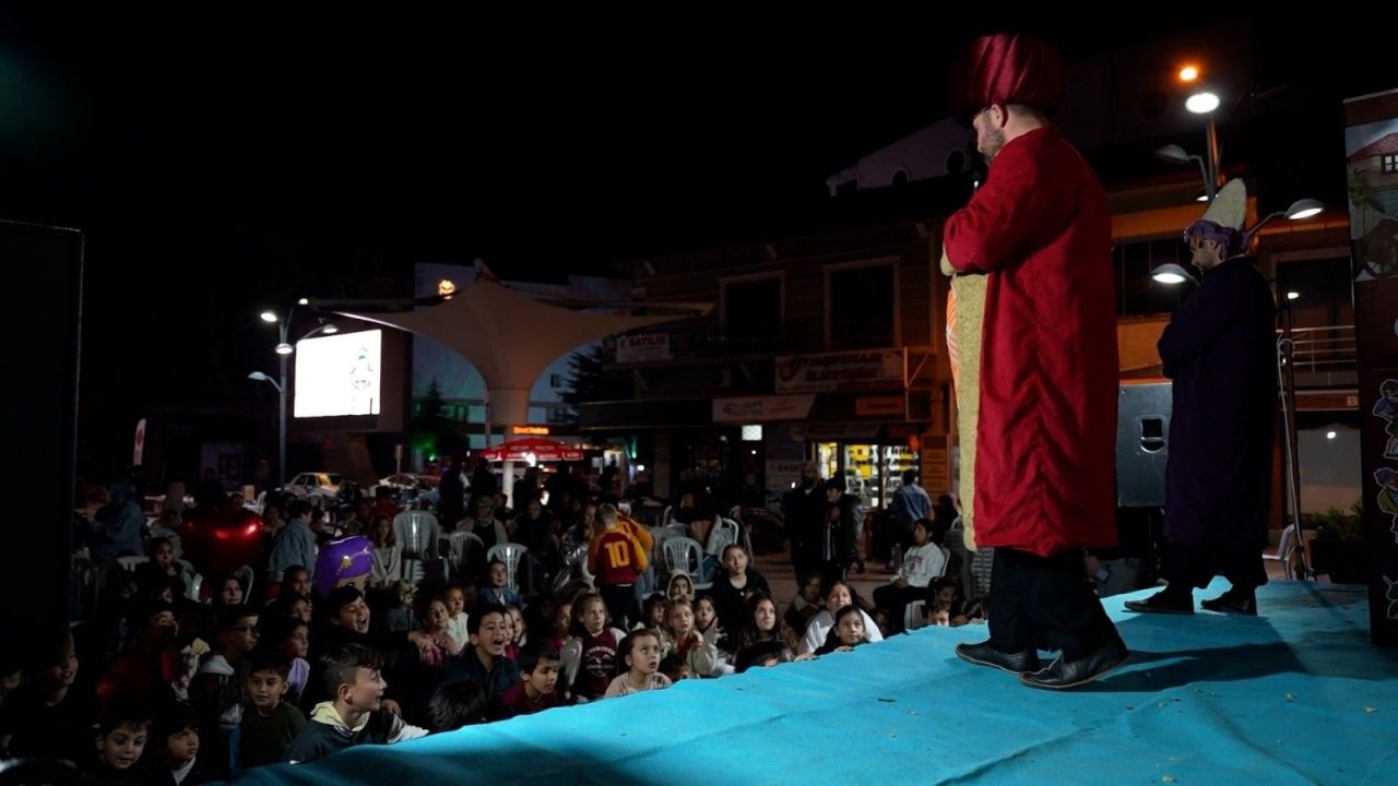 Karagöz Hacivat'ı 21 yıldır yaşatıyor