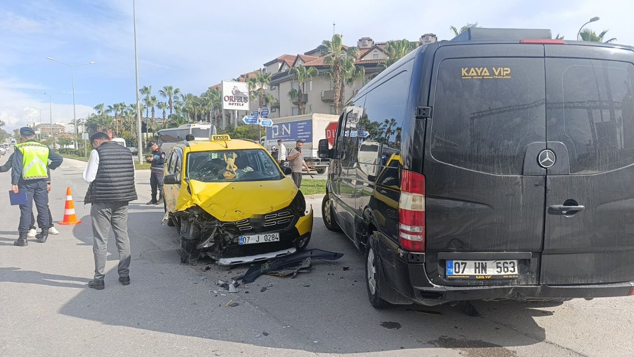 Kavşakta korkunç çarpışma