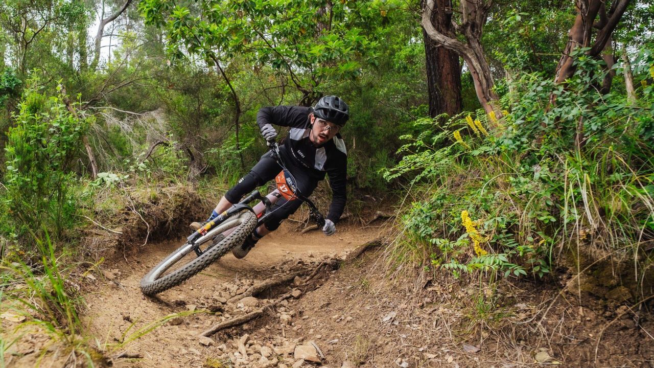 Tahtalı Dağı'nın karlı zirvesinden Akdeniz'in mavi sularına: Dünya çapında bisiklet yarışı Sky To Sea!