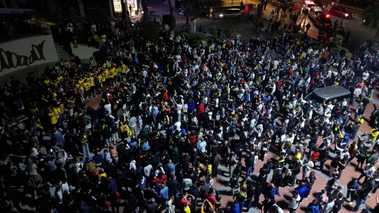 Aliağaspor FK, şampiyonluk coşkusunu taraftarıyla kutladı!