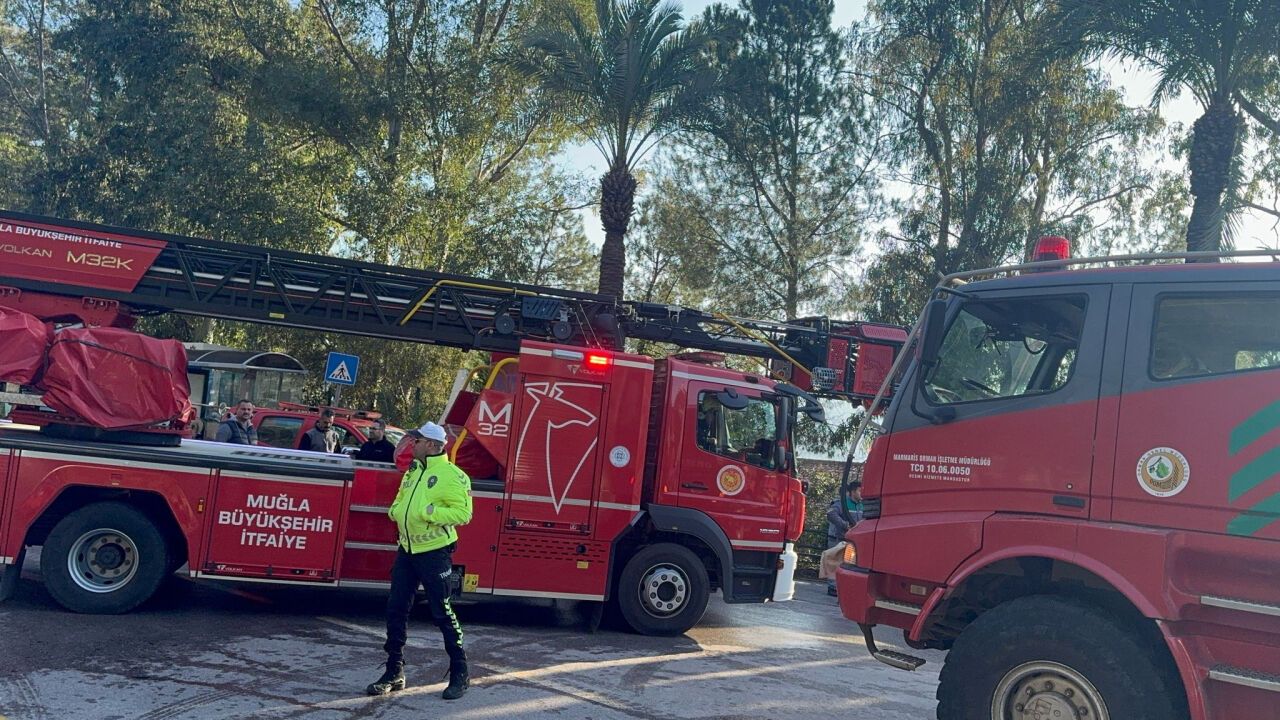 Marmaris'te otel yangını paniğe neden oldu: 24 kişi hastaneye kaldırıldı