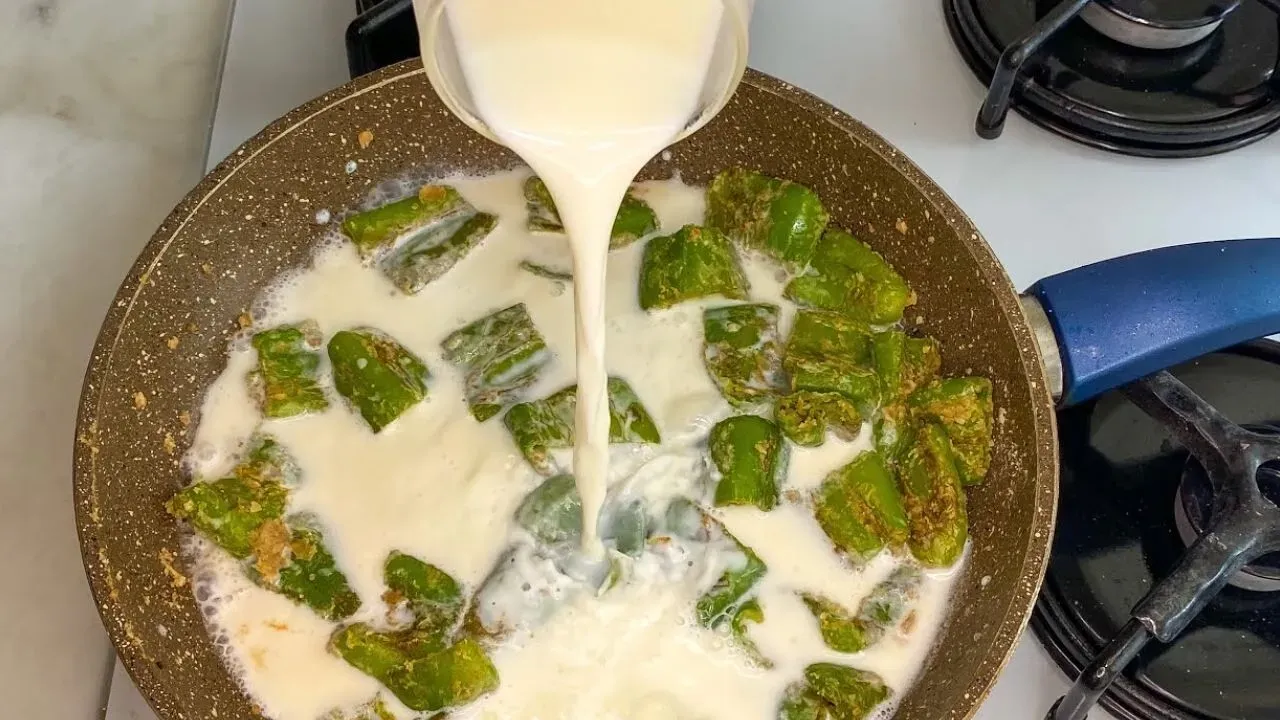 Kahvaltı sofralarını değiştirecek lezzet: Sütlü biber kavurması nasıl yapılır?