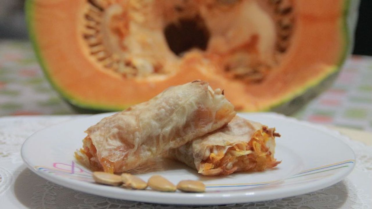 Bir dilimle mutluluk garantisi: Bal kabaklı börek tarifi