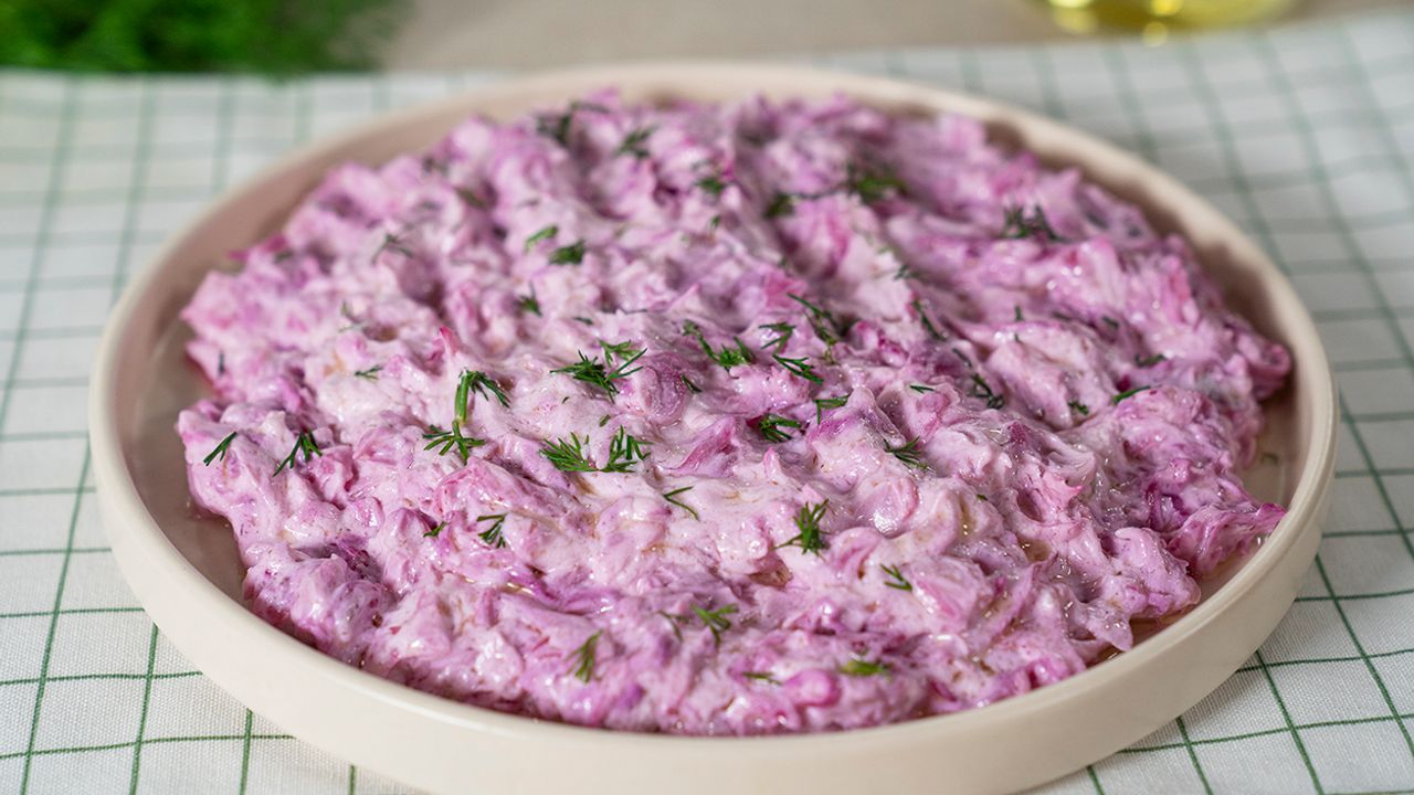 Sofraları şenlendiren renkli ve pratik meze tarifi