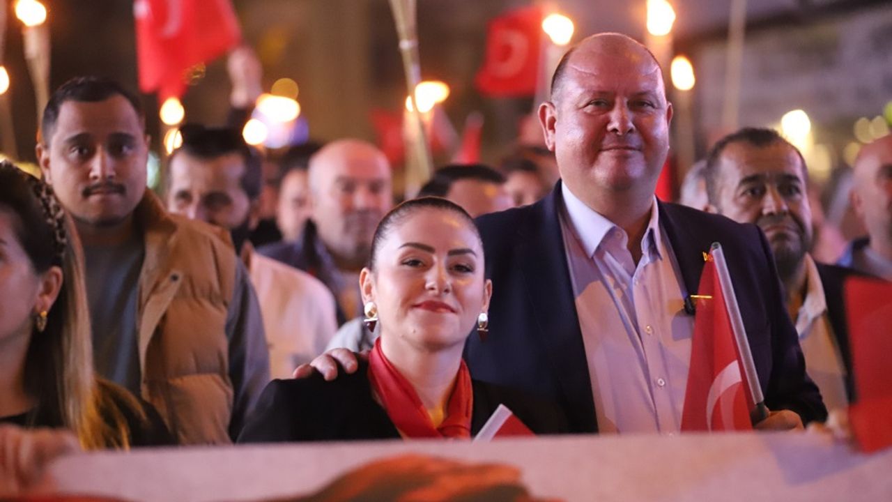 102. yıl coşkusu Menderes’i sardı