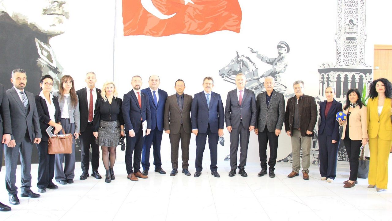 İzmir’de yeni dönem başlıyor: Hayatlara dokunacak projeler tek tek açıklandı!