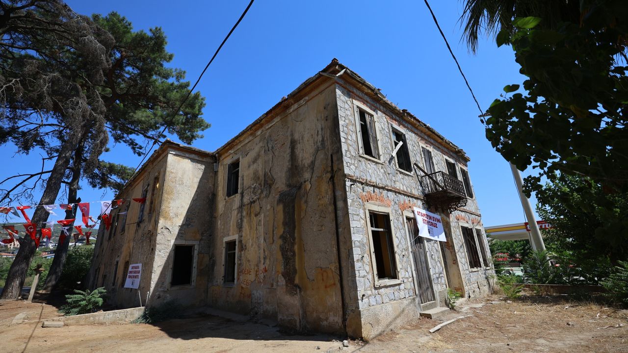 Atatürk’ün Efes Selçuk’a gelişi yapay zekâ ile canlandırıldı