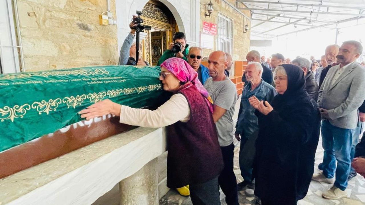 İzmir’de feci şekilde can vermişti: Gözyaşları içinde toprağa verildi