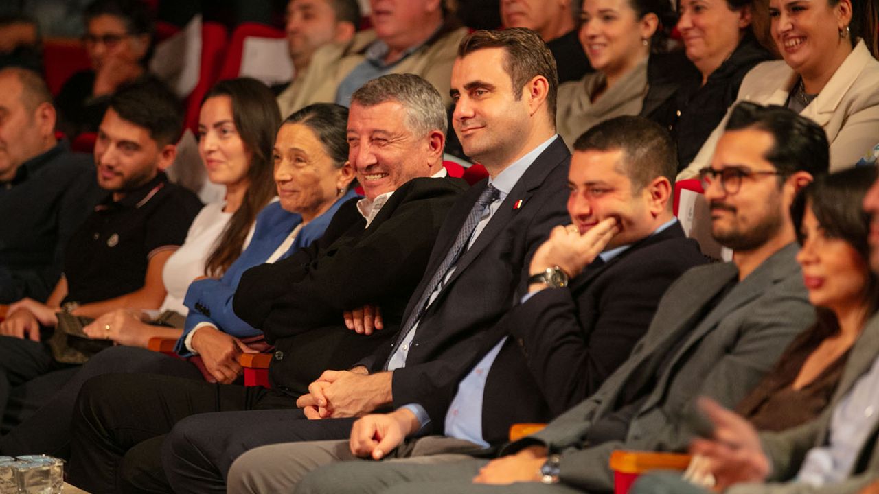 Güzelbahçe’de kahkaha dolu bir gece