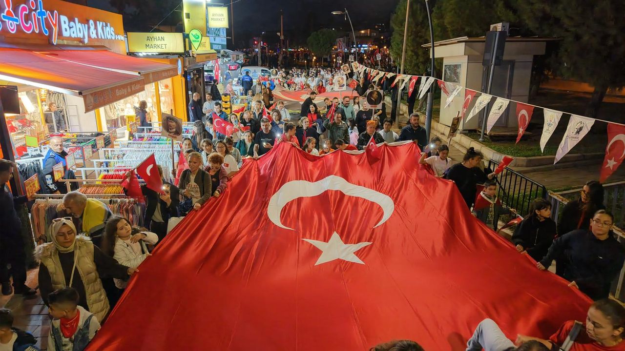 ‘İstiklalden istikbale büyük yürüyüş‘ yoğun katılımla gerçekleşti