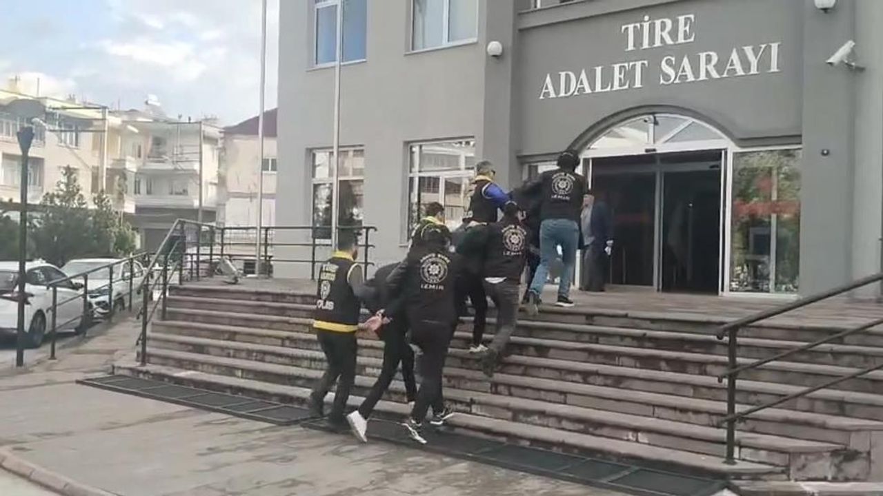 İzmir'de silahlı dehşet! İş yerlerine saldırdılar