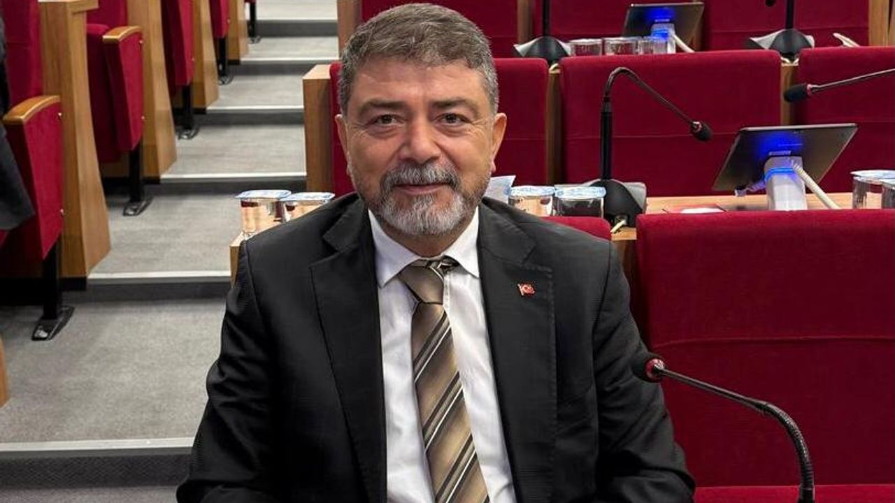 İzmir’de ‘cahillik’ polemiği: AK Partili Atmaca’dan yanıt gecikmedi