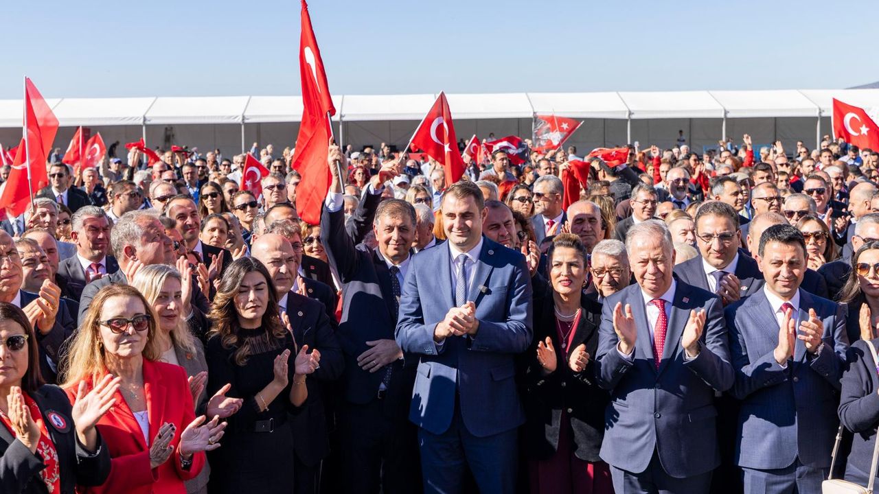 İzmir’de CHP’nin Cumhuriyet coşkusu: 'Her CHP’linin borcu halka'