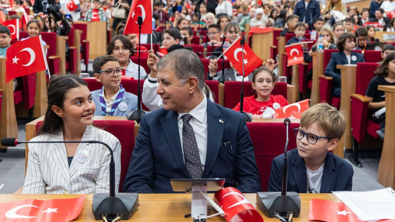 İzmir’de gençlerle Cumhuriyet buluşması: Başkan Tugay’dan önemli mesajlar